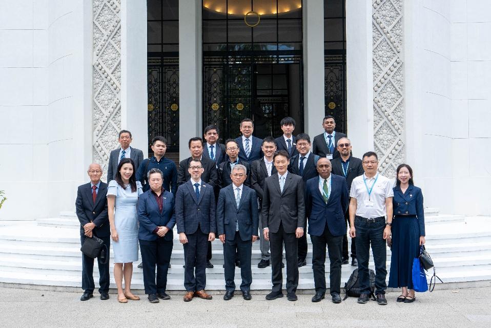 Mr Azmi Abdul Rahim (2nd row, 1st from right), together with delegates from the Singapore Business Federation and members of The Council of Development of Cambodia